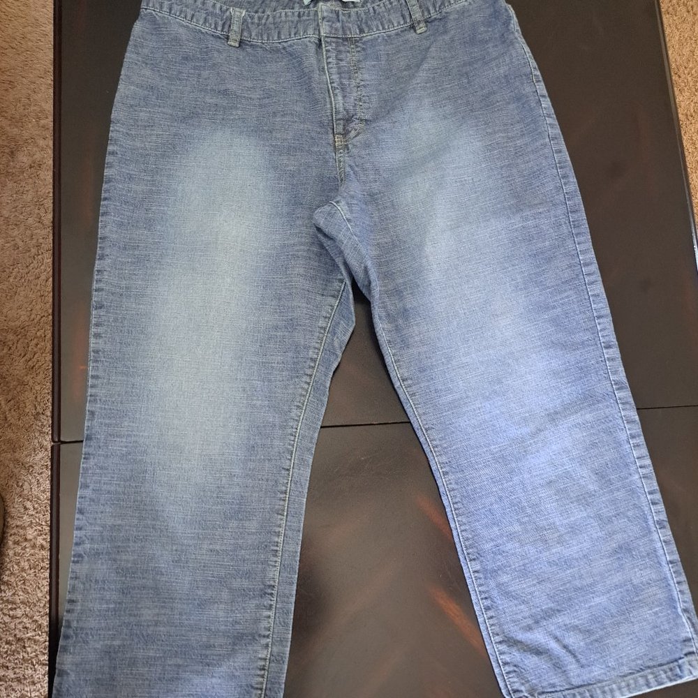 Tommy Hilfiger crop Jeans size 14 with a 25' inch inseam color medium blue